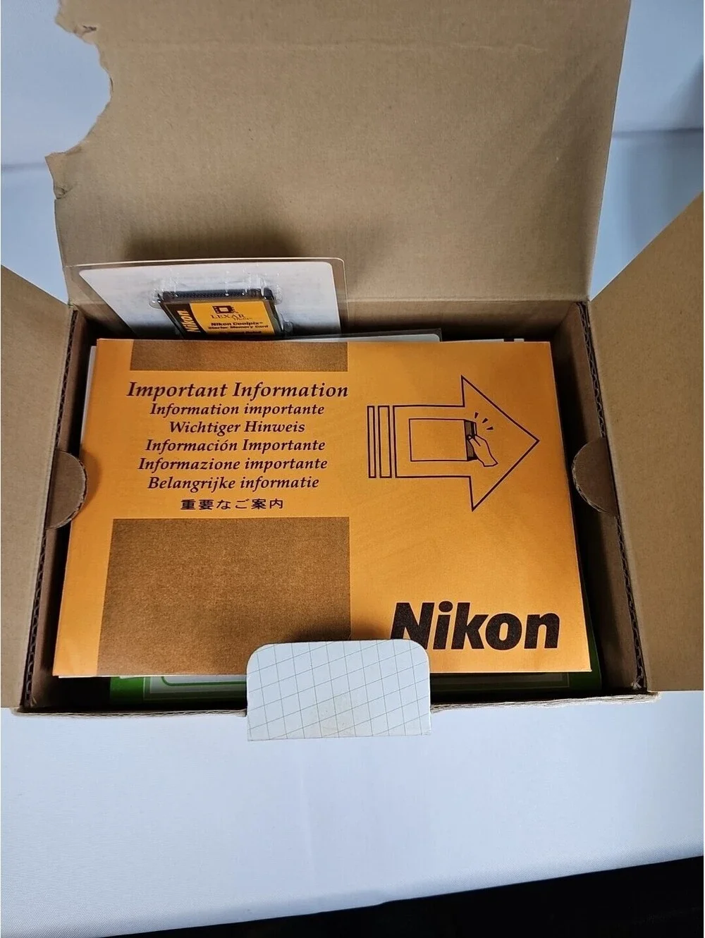 New Nikon COOLPIX 4200 4.0MP Digital Camera Silver Box Manual & Battery Charger